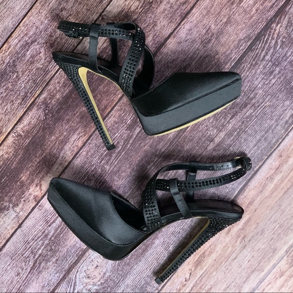 Bebe ~ Leola Pointy Toe Pump - Picture 11 of 16